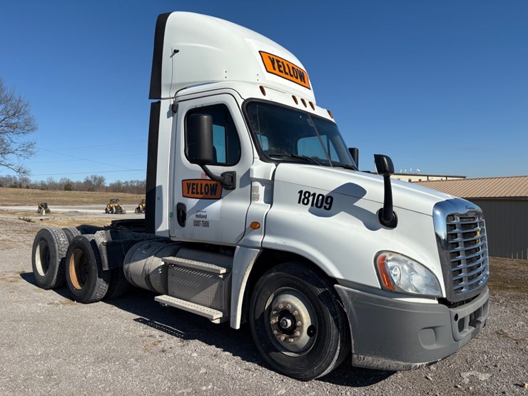 #29377-•-2018-freightliner-cascadia-tandem-axle-truck-tract-image-2