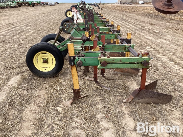 john-deere-28-image-8