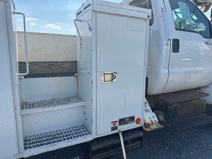 2012-ford-f750-xl-image-13