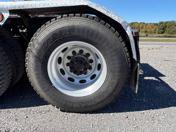 #29385-•-kenworth-tri-axle-truck-tractor-image-7
