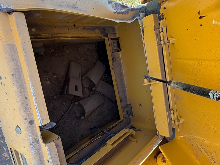 deere-200-lc-image-31