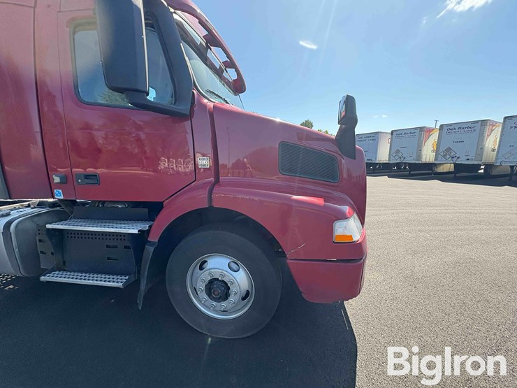 2017-volvo-vnm42t-truck-tractor-image-20