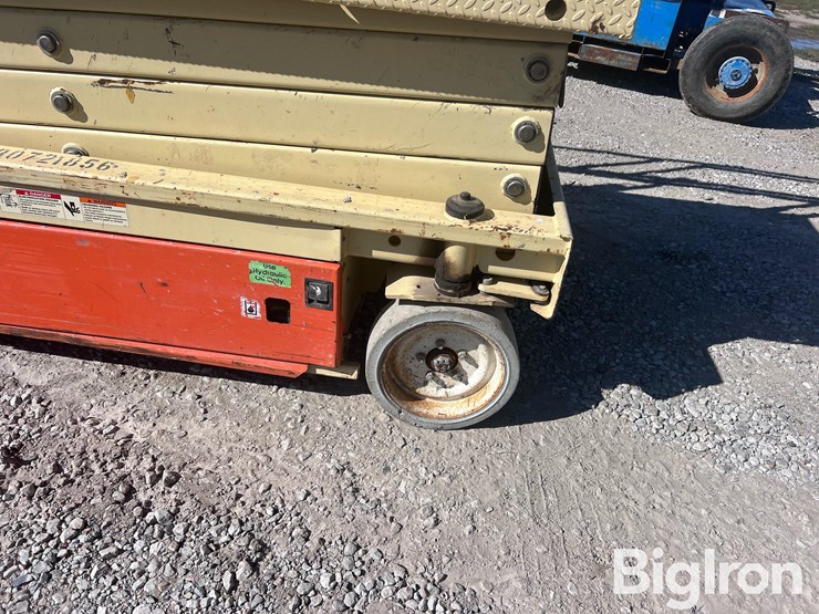 2000-jlg-2646e3-image-12