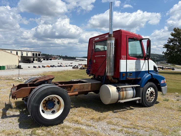 #29378-•-2005-volvo-single-axle-truck-tractor-image-4