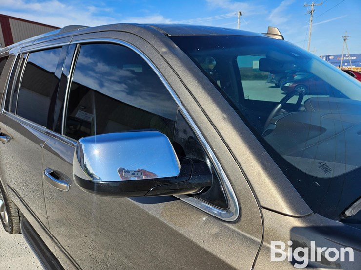 2016-chevrolet-suburban-image-10