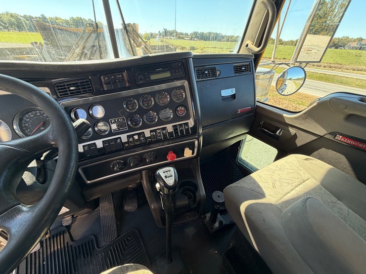 #29385-•-kenworth-tri-axle-truck-tractor-image-43