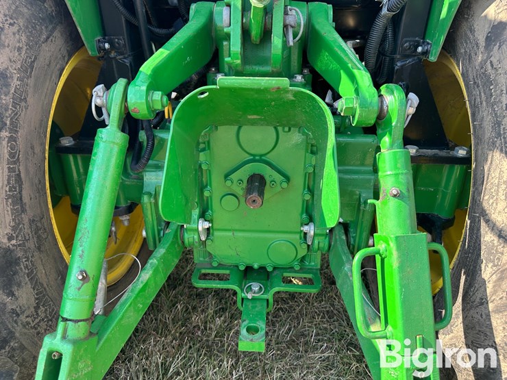 2014-john-deere-3039r-image-10