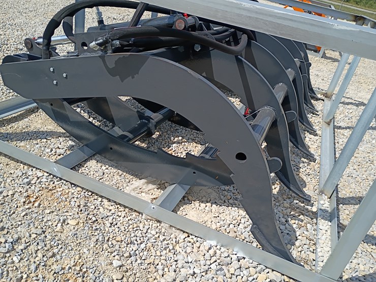 #l39-003-•-wolverine-brush-grapple-skid-steer-attachment-image-9