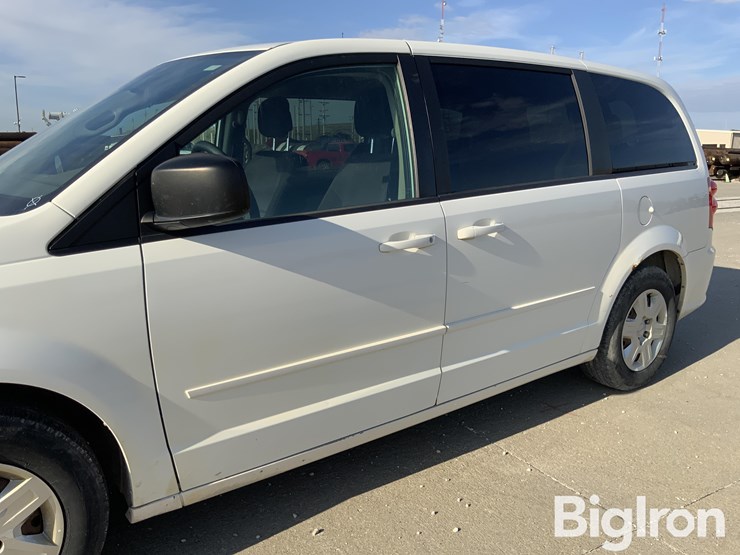 2011-dodge-caravan-image-12