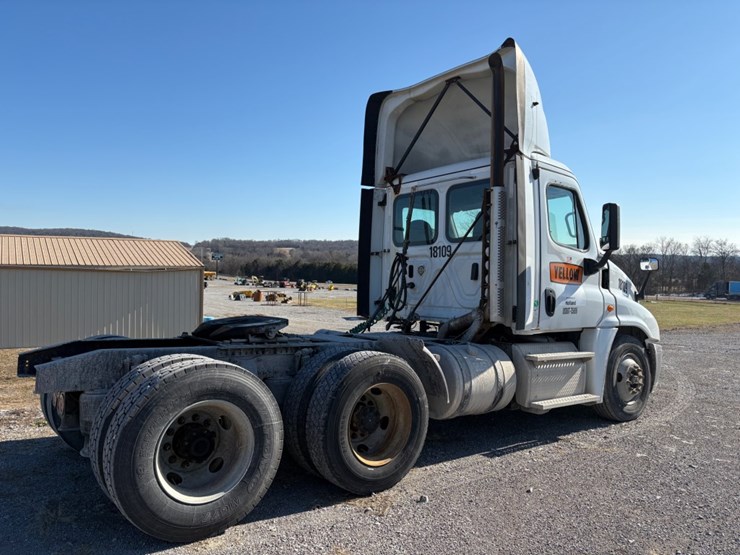 #29377-•-2018-freightliner-cascadia-tandem-axle-truck-tract-image-3