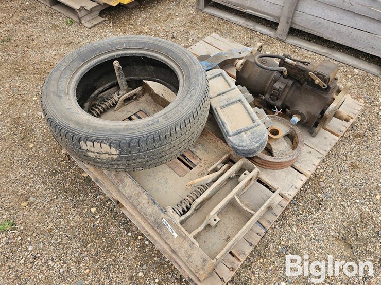new-holland-l775-image-1