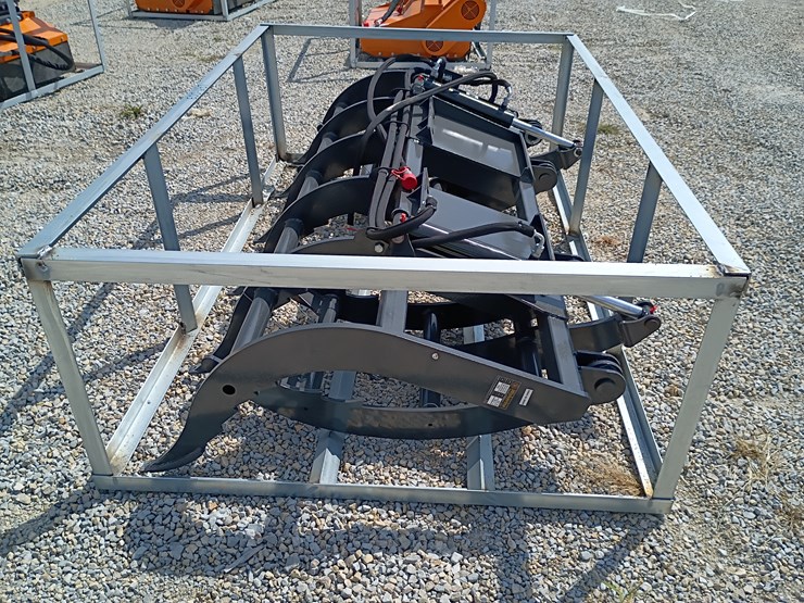 #l39-003-•-wolverine-brush-grapple-skid-steer-attachment-image-3