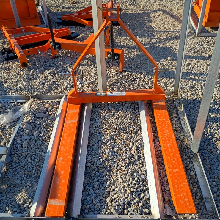 #L39-069 • Wolverine 3-point Pallet Forks