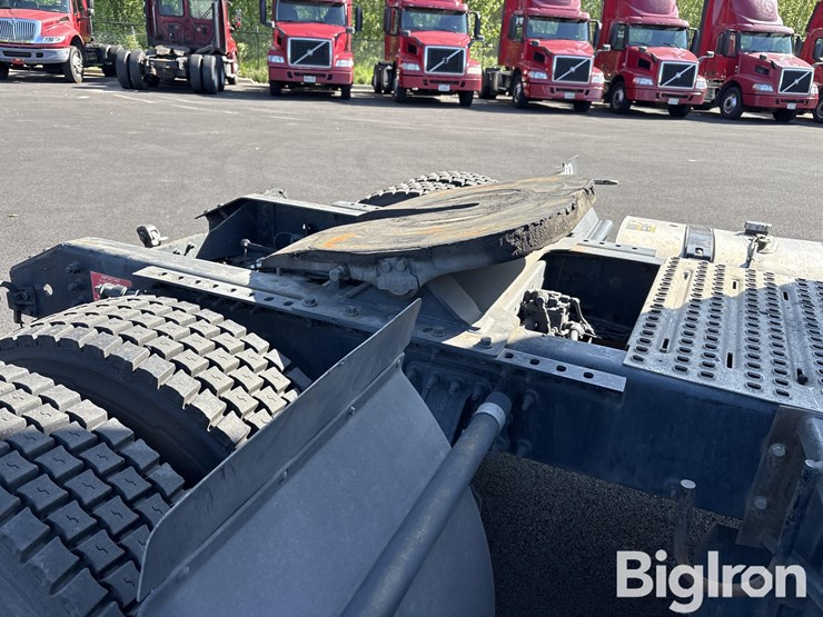 2017-volvo-vnm42t-truck-tractor-image-16