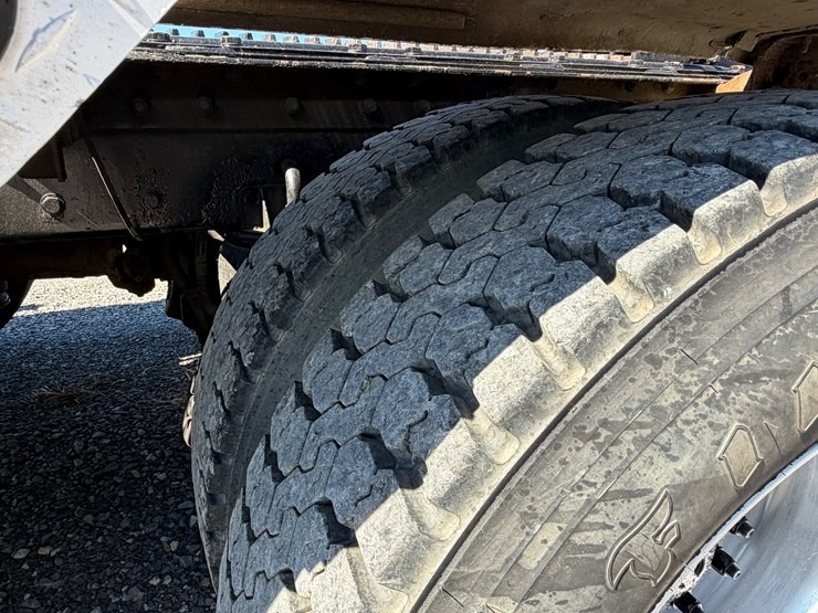 #29385-•-kenworth-tri-axle-truck-tractor-image-10