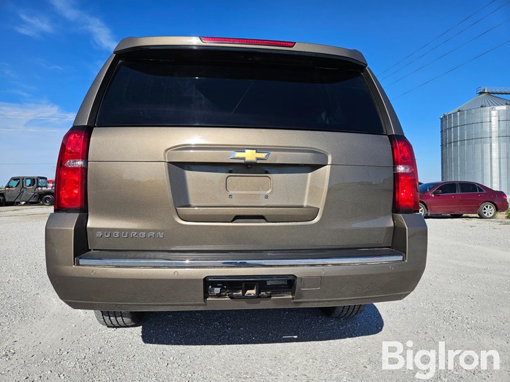 2016-chevrolet-suburban-image-6