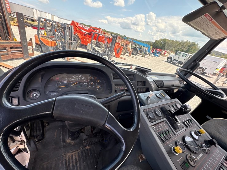 2009-gmc-t7500-image-7