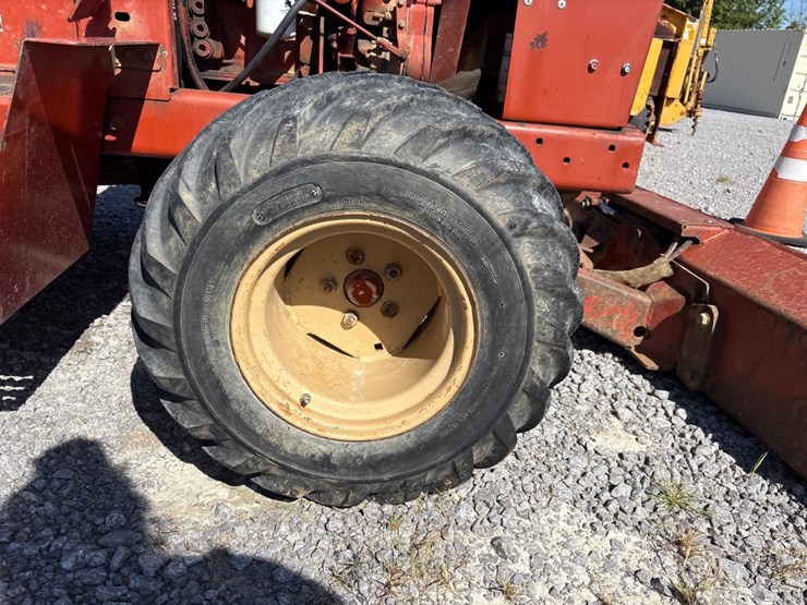 2002-ditch-witch-3700-image-10
