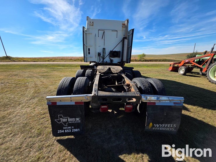 2011-freightliner-columbia-120-image-6