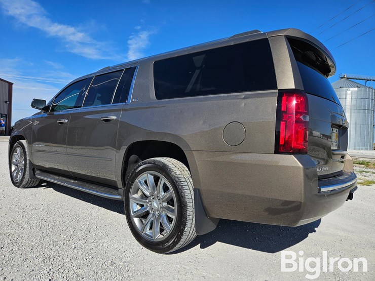 2016-chevrolet-suburban-image-7