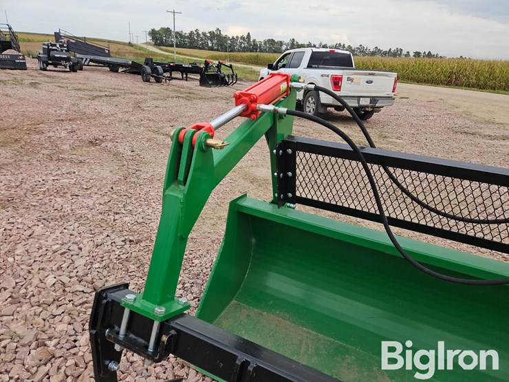 2024-john-deere-158-image-14