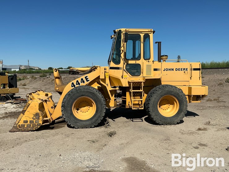 1992-deere-444e-image-4