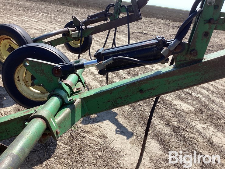 john-deere-12-image-13