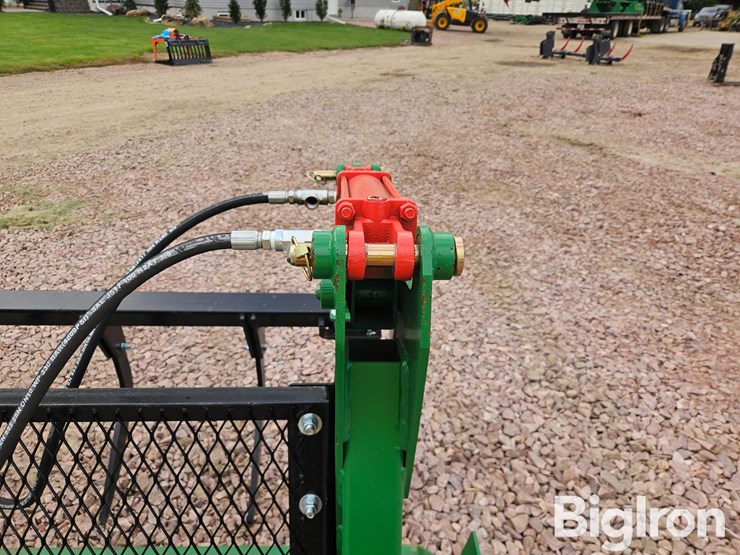 2024-john-deere-158-image-16