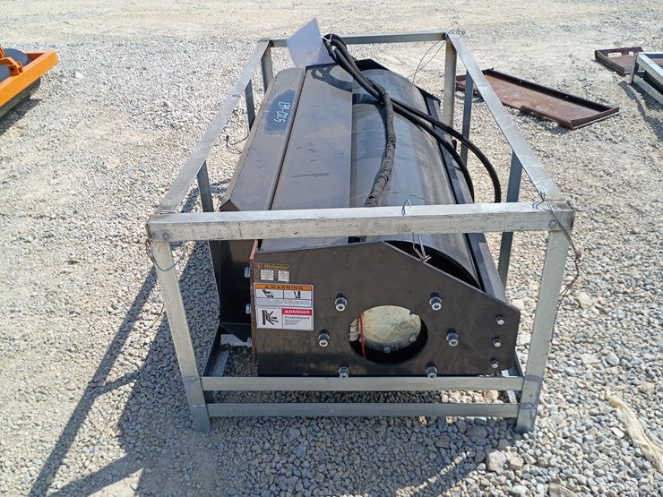 #l39-025-•-wolverine-vibratory-roller-skid-steer-attachment-image-7