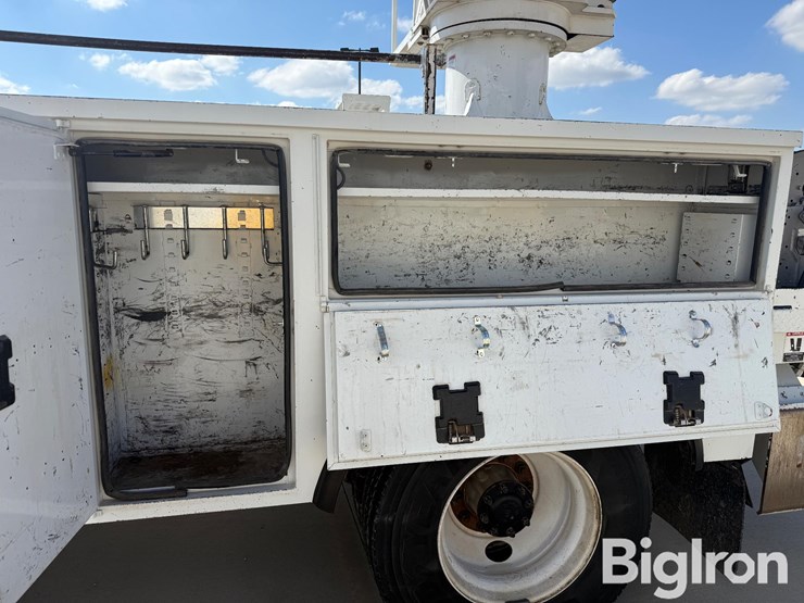 2016-peterbilt-337-image-16