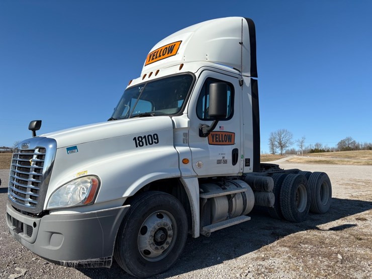 #29377-•-2018-freightliner-cascadia-tandem-axle-truck-tract-image-1