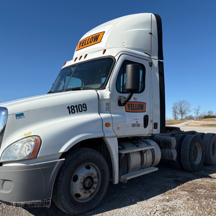 #29377 • 2018 FREIGHTLINER CASCADIA TANDEM AXLE TRUCK TRACT