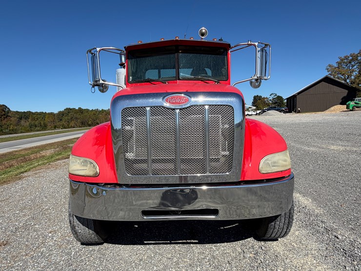 #29386-•-peterbilt-quad-axle-flatbed-truck-image-2