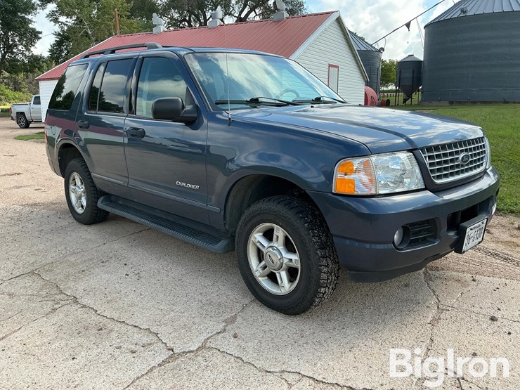 2004-ford-explorer-xlt-image-3
