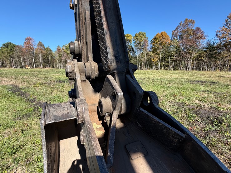deere-200-lc-image-30