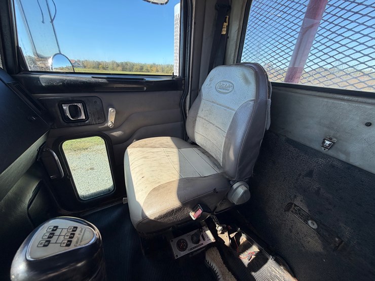 #29386-•-peterbilt-quad-axle-flatbed-truck-image-45