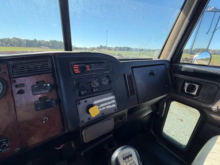 #29386-•-peterbilt-quad-axle-flatbed-truck-image-46