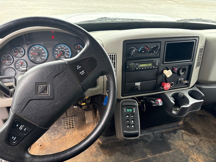 2009-international-durastar-4300-image-15