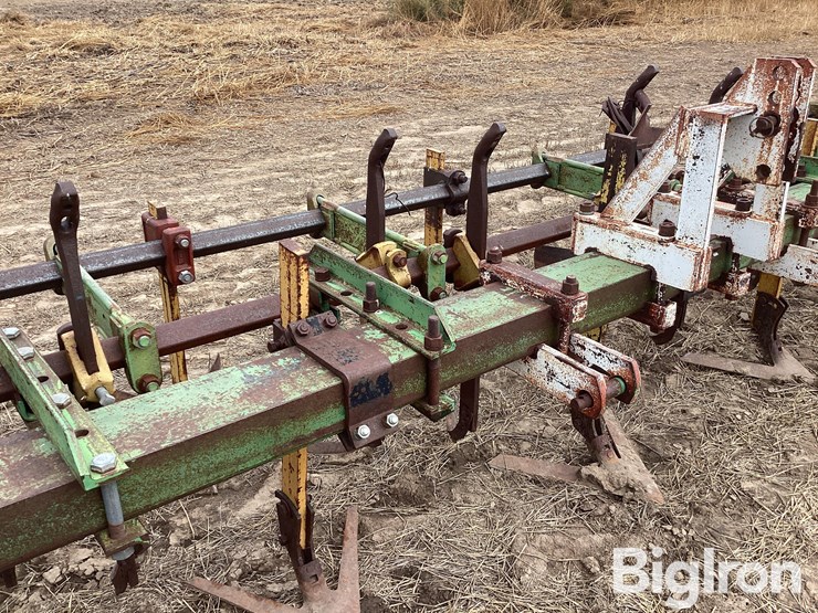 john-deere-28-image-11
