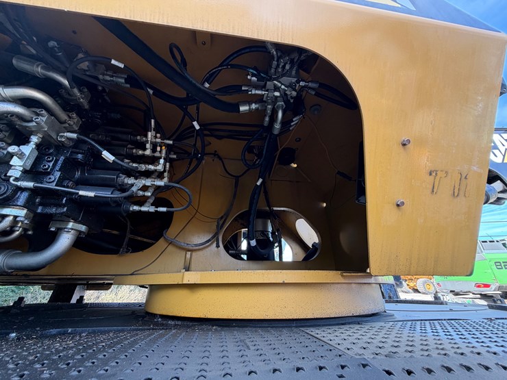 caterpillar-559c-image-36