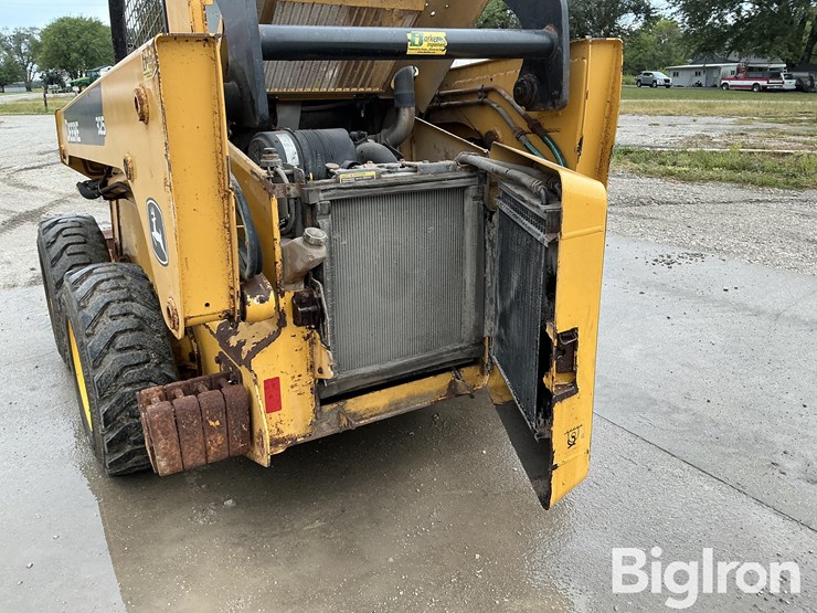 2009-john-deere-325-image-16