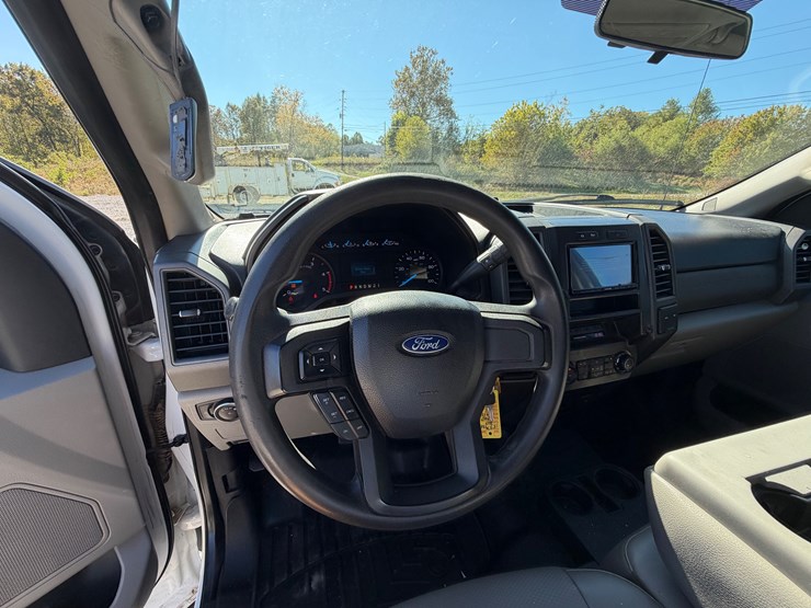 2017-ford-f450-xl-image-30