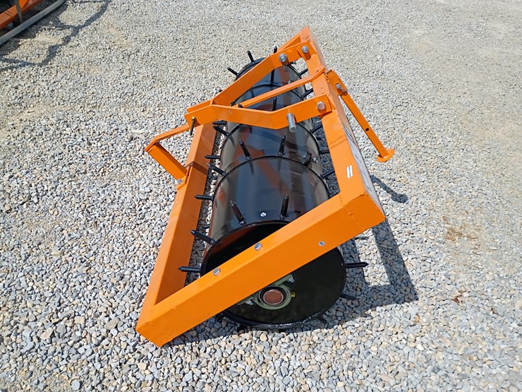 #l39-002-•-wolverine-3-point-roller-w/-spikes-image-4