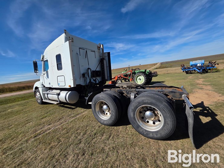 2011-freightliner-columbia-120-image-7