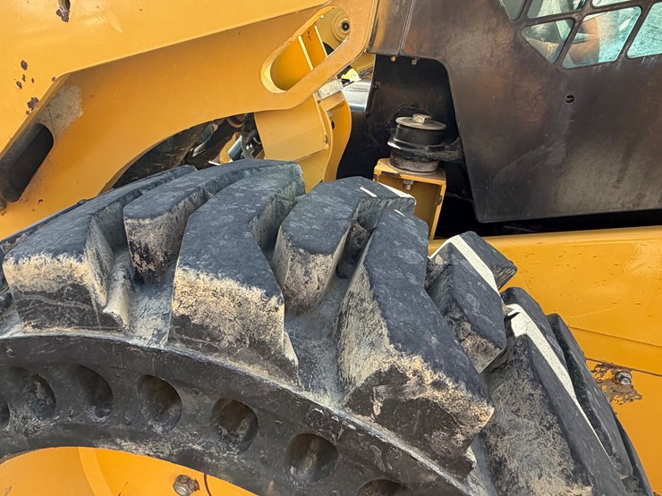 caterpillar-262d3-image-10
