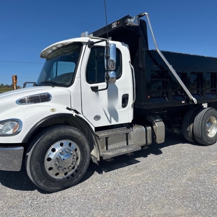 #29351 • 2020 FREIGHTLINER M2-106 SINGLE AXLE DUMP TRUCK