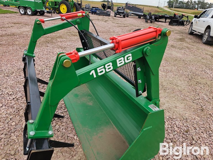 2024-john-deere-158-image-11