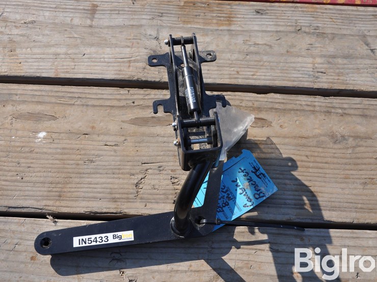 john-deere-extended-monitor-bracket-image-1