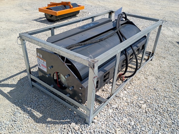 #l39-025-•-wolverine-vibratory-roller-skid-steer-attachment-image-8