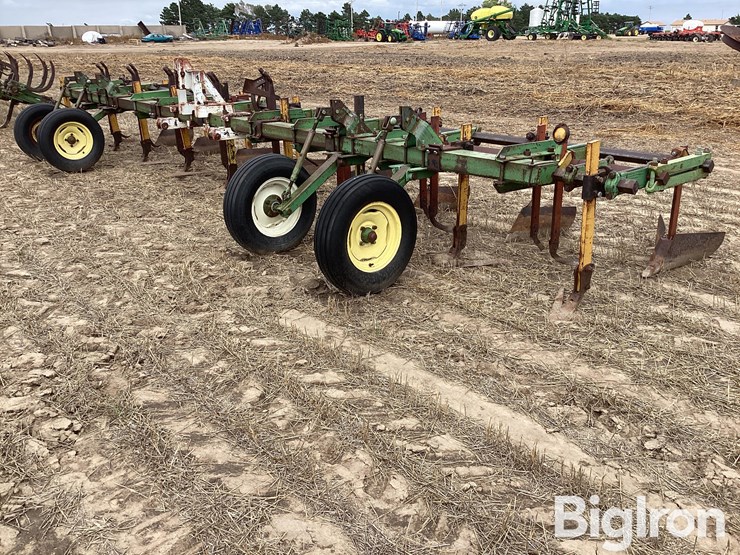 john-deere-28-image-1